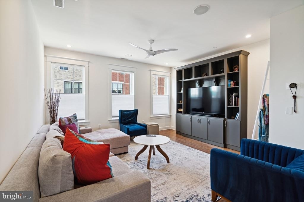 325 Wright Street - Photo 3