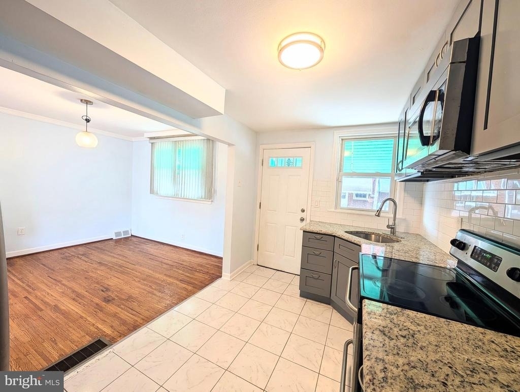 1834 S 28th Street - Photo 2