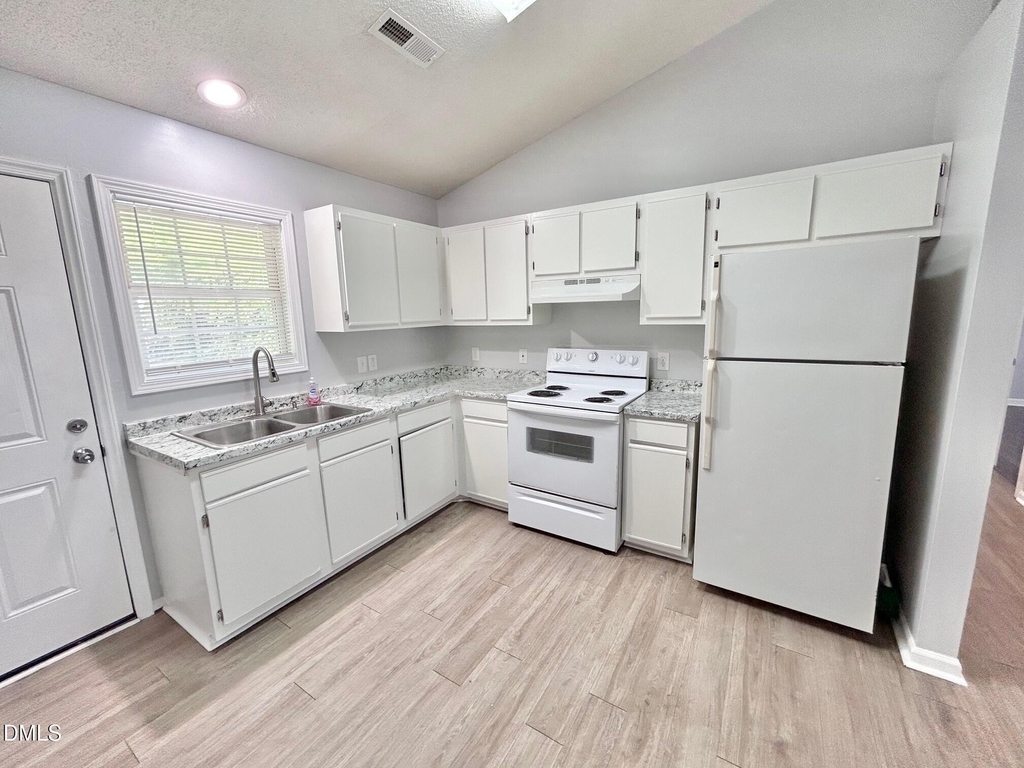 620 E Davis Street - Photo 1