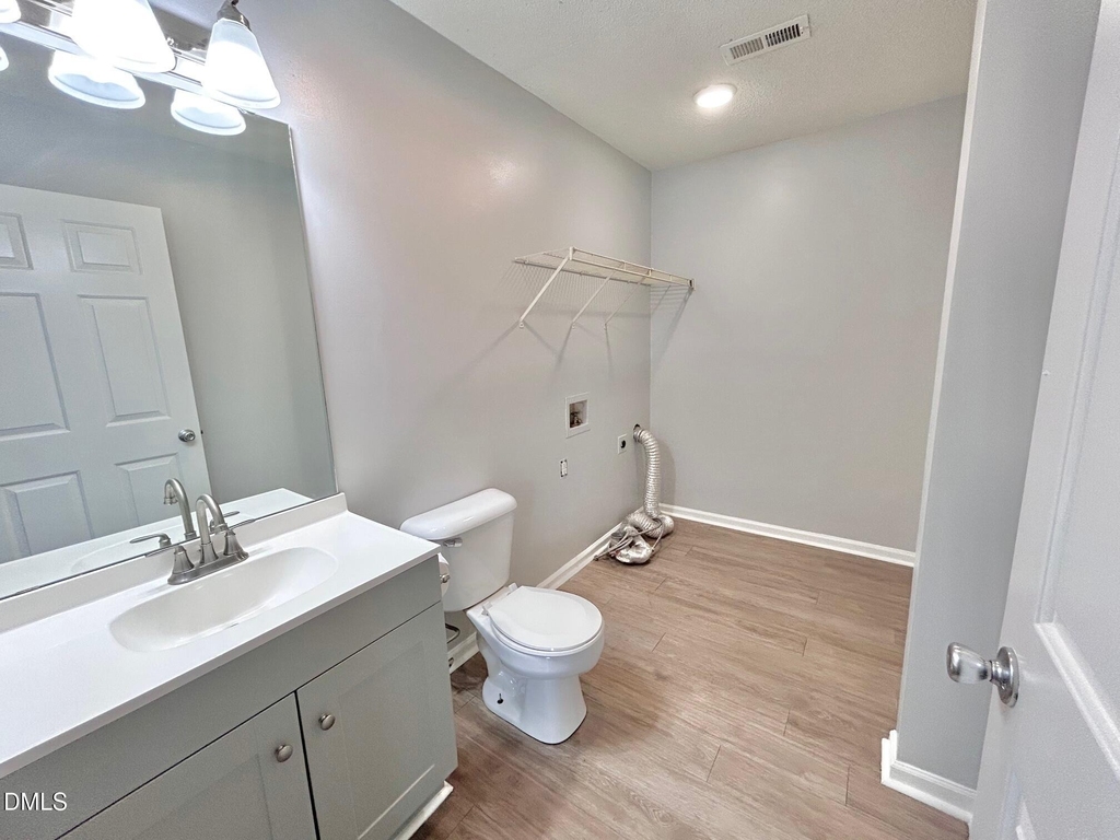 620 E Davis Street - Photo 5