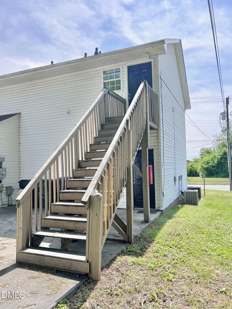 620 E Davis Street - Photo 12