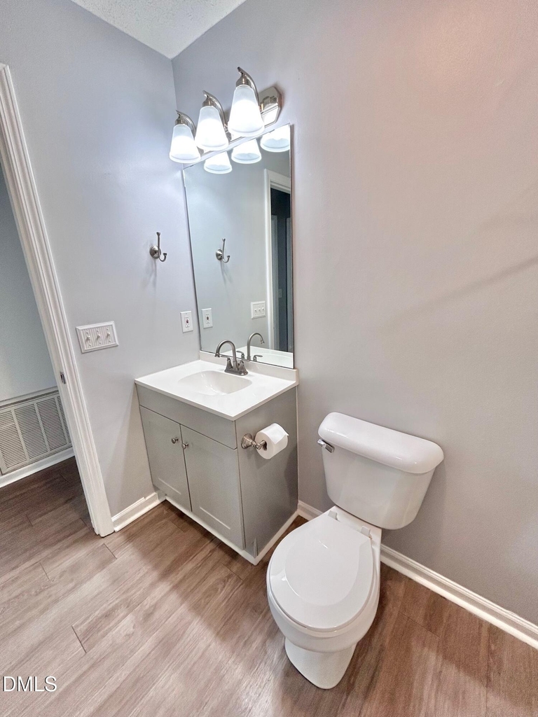 620 E Davis Street - Photo 7