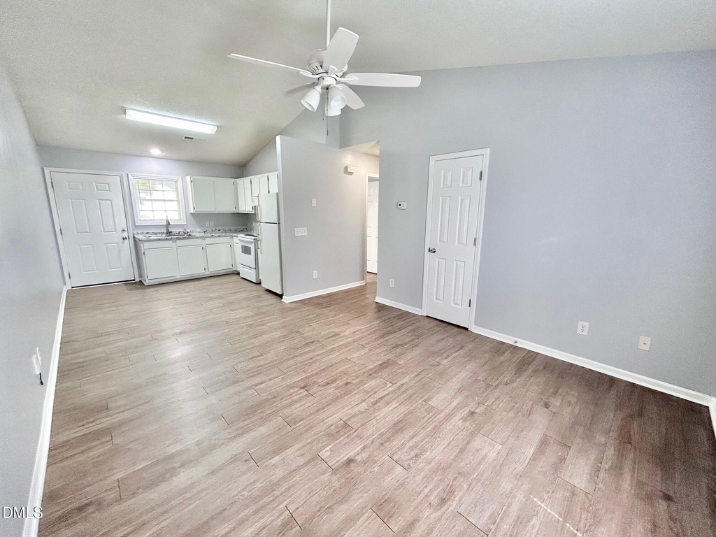 620 E Davis Street - Photo 0