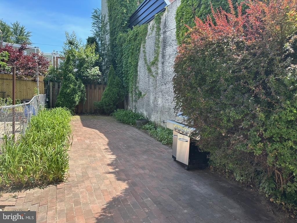 2623 Emerald Street - Photo 30
