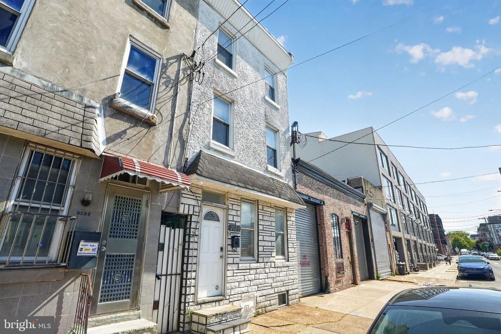 2623 Emerald Street - Photo 2