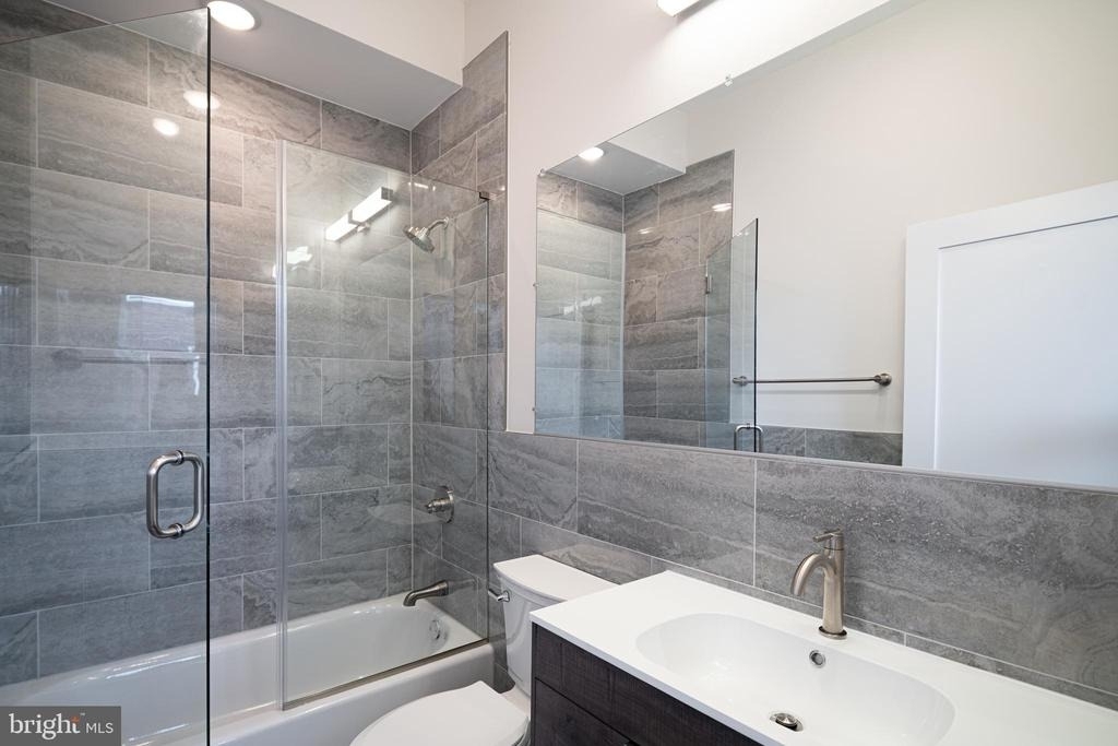 212 Manheim Street - Photo 8