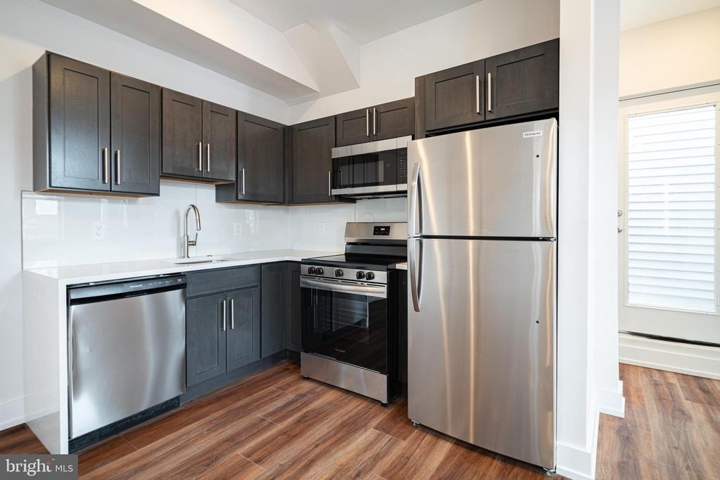 212 Manheim Street - Photo 2