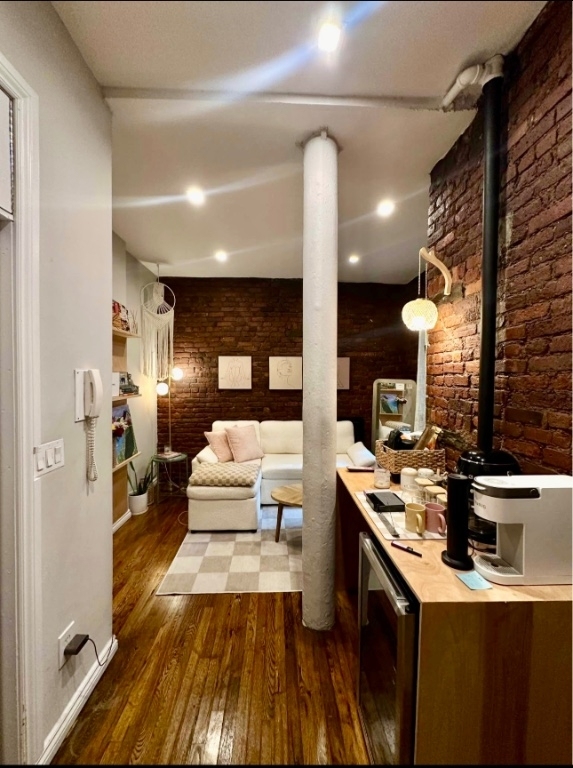 57 Thompson Street, Unit 1b - Photo 2