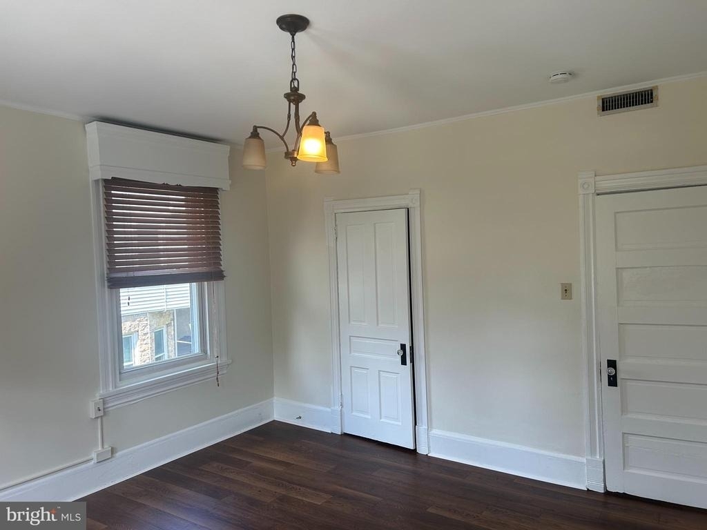 209 Grayling Avenue - Photo 3