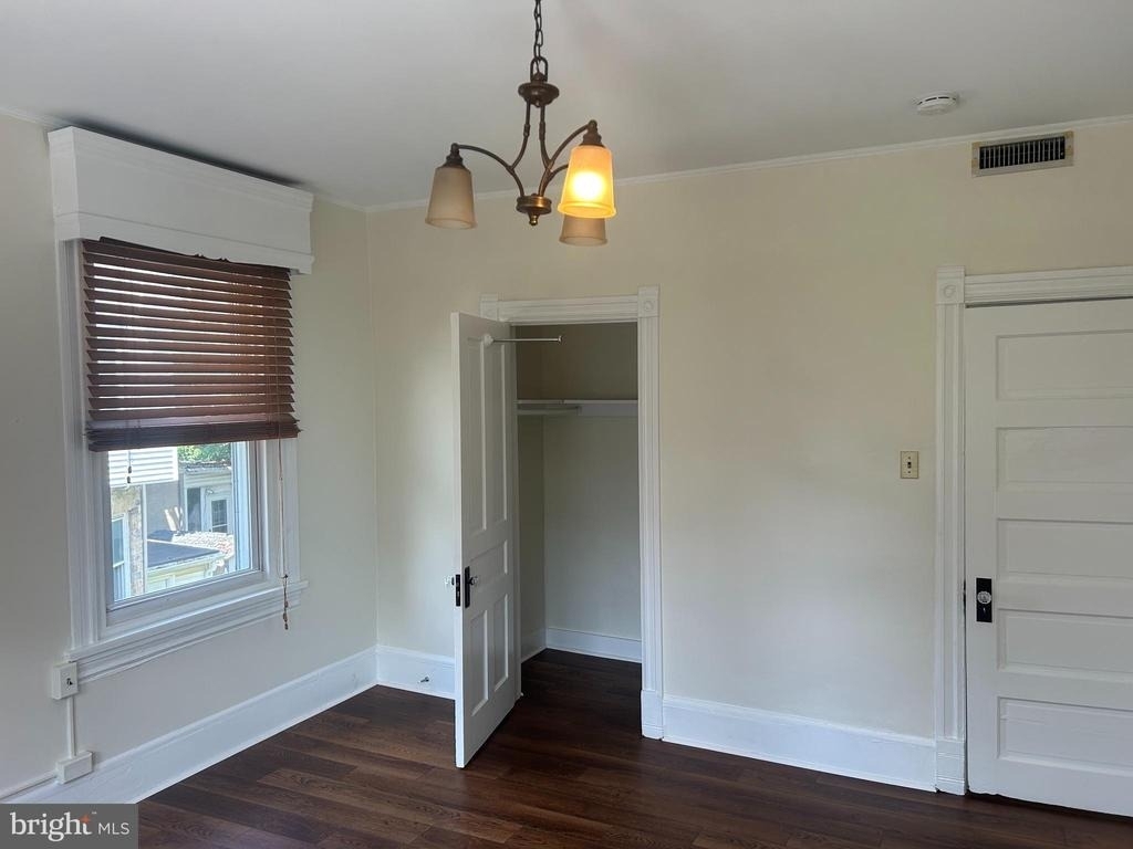 209 Grayling Avenue - Photo 4
