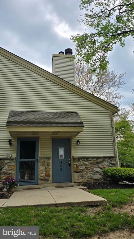 208 Foxmeadow Drive - Photo 1