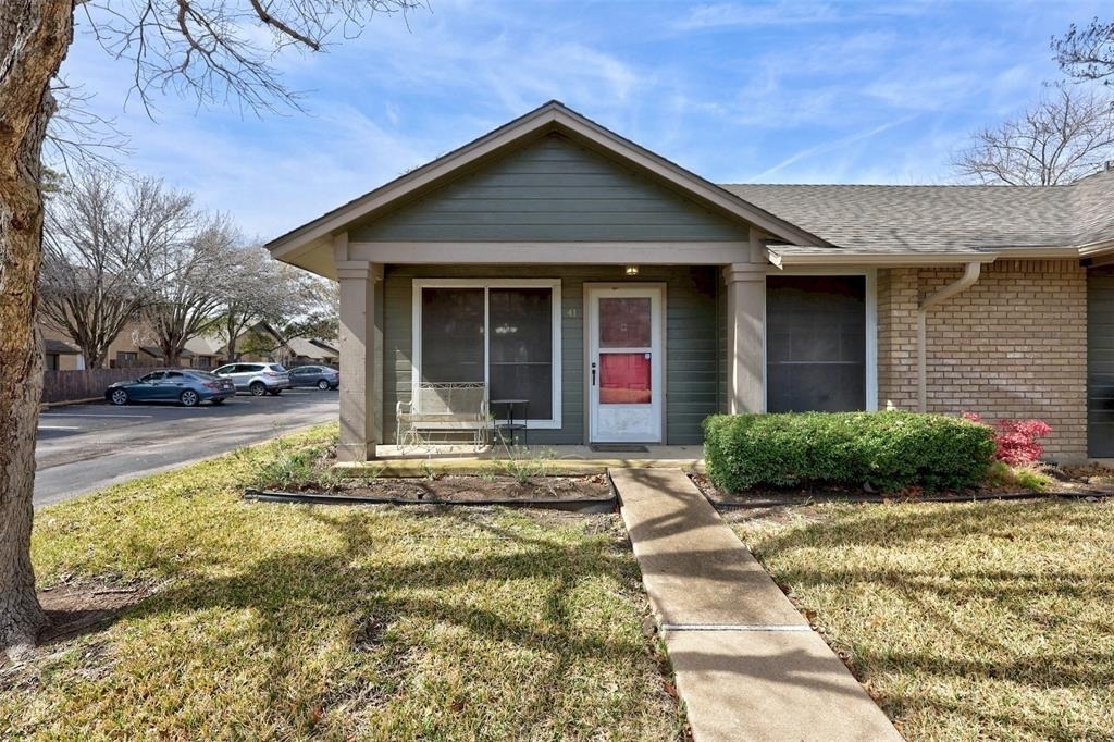 1015 E Yager Ln - Photo 3