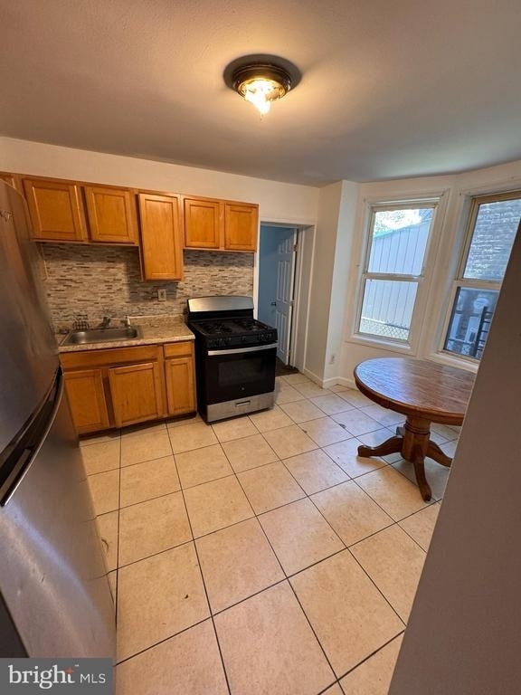 146 W Hanover Street - Photo 2