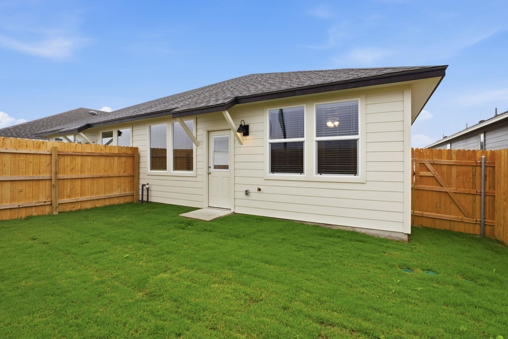 1126 Stone Valley Rd - Photo 4