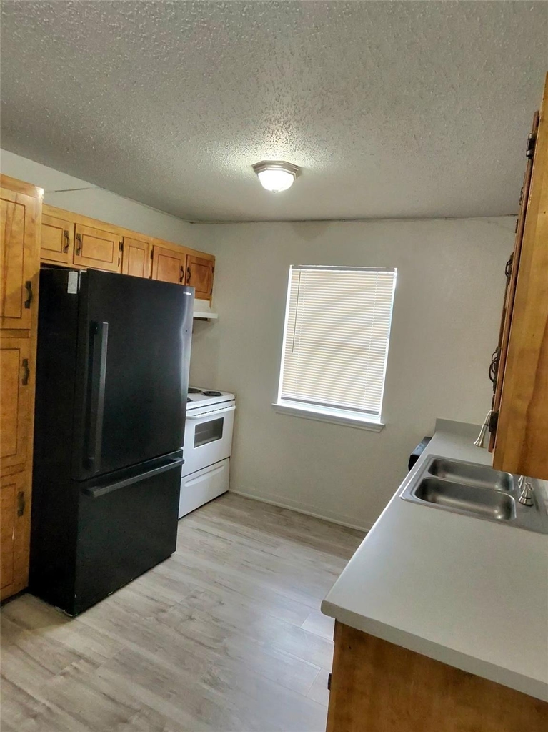 308 Erby Ave - Photo 7