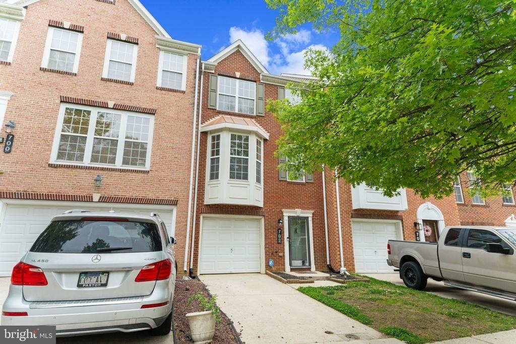 702 Anoosh Court - Photo 0