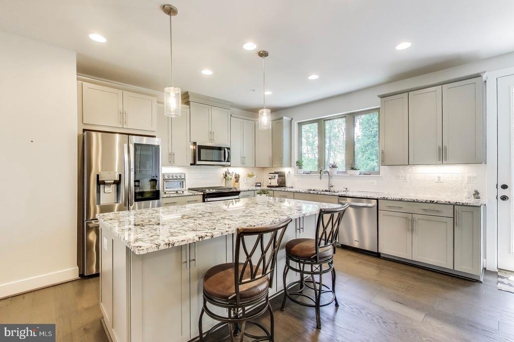 5004 Oakmoore Drive - Photo 3