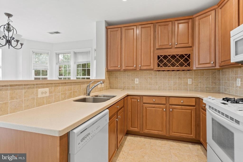 1002 Elmcroft Boulevard - Photo 1