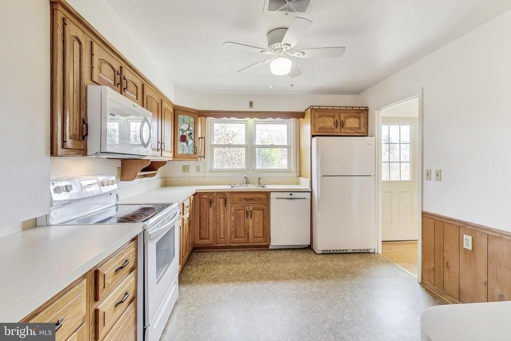 1208 Pinewood Drive - Photo 1
