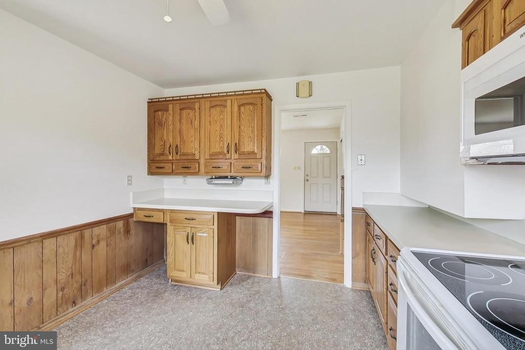 1208 Pinewood Drive - Photo 3
