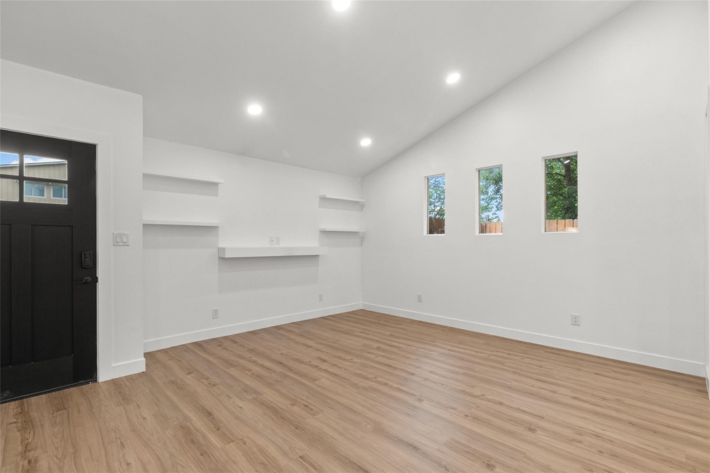 409 Avenue R - Photo 6