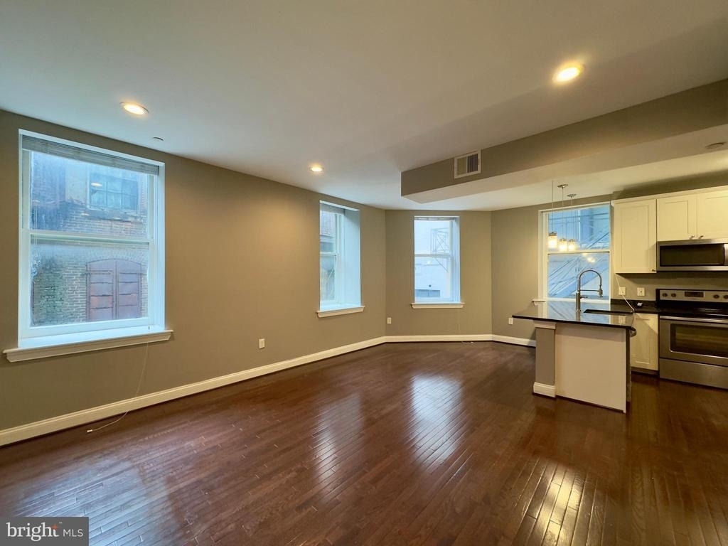 208 E Redwood Street - Photo 8