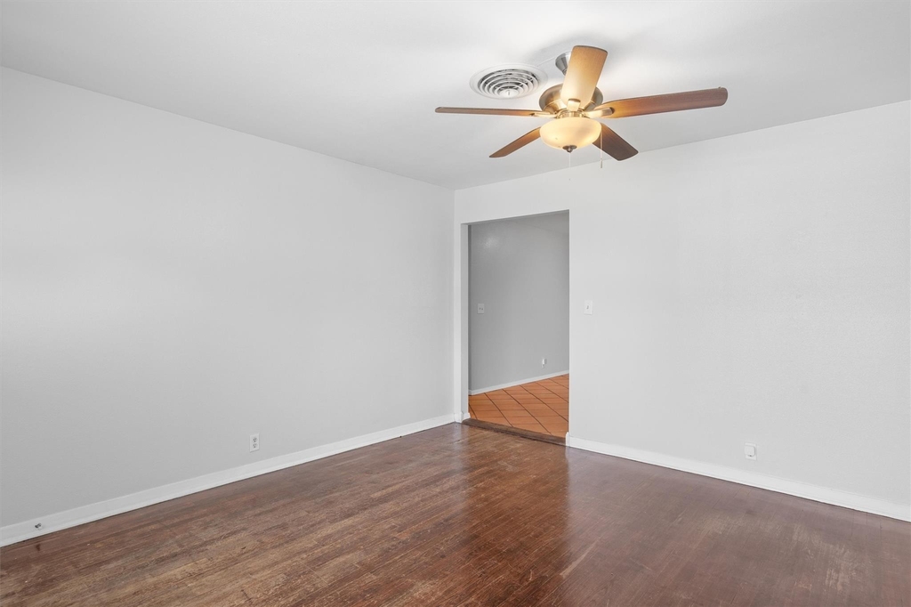 4900 Eastdale Dr - Photo 4