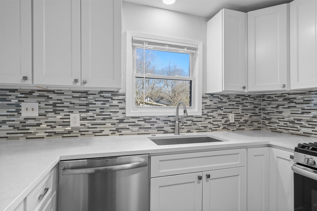 4900 Eastdale Dr - Photo 11