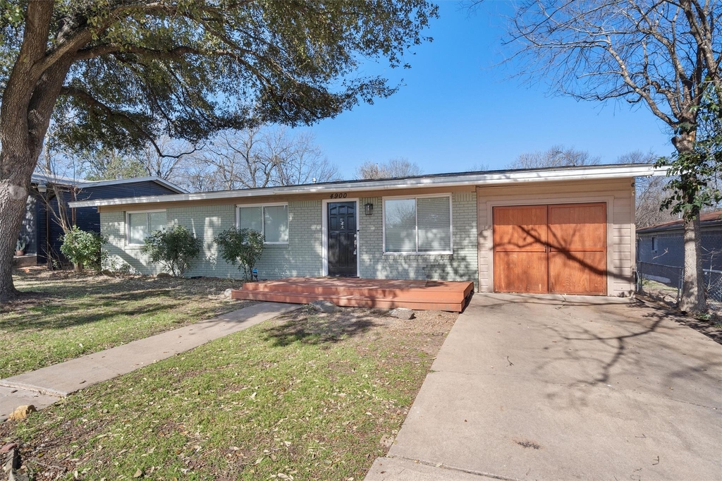 4900 Eastdale Dr - Photo 2