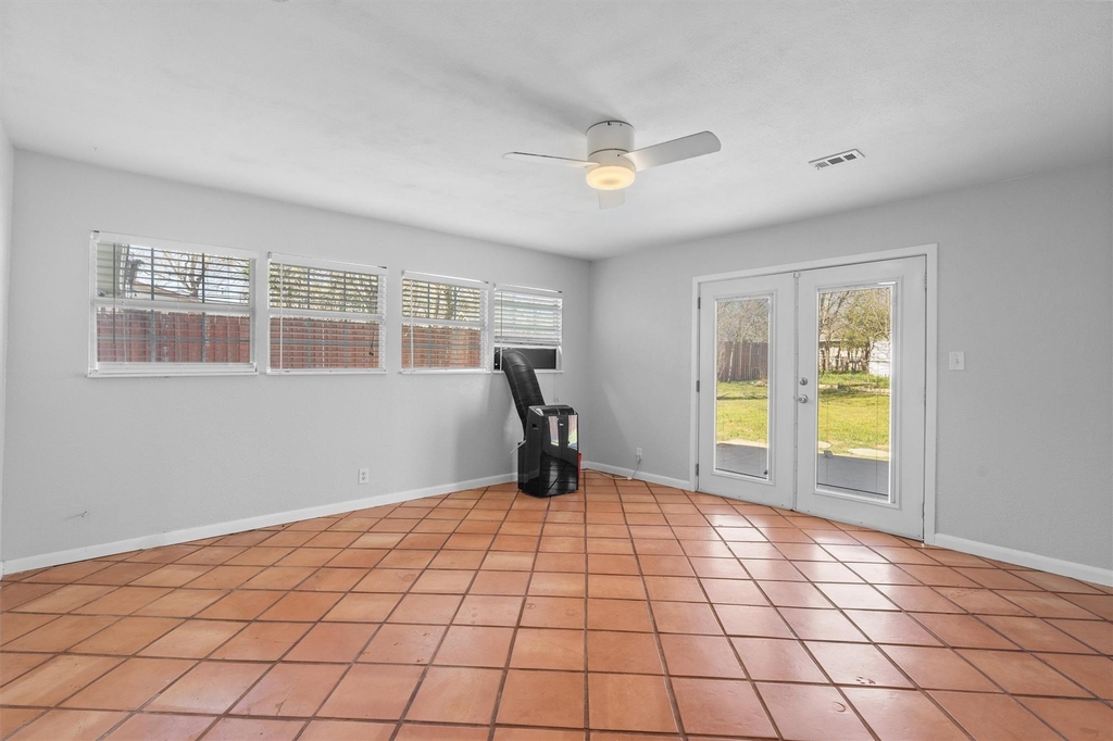 4900 Eastdale Dr - Photo 13