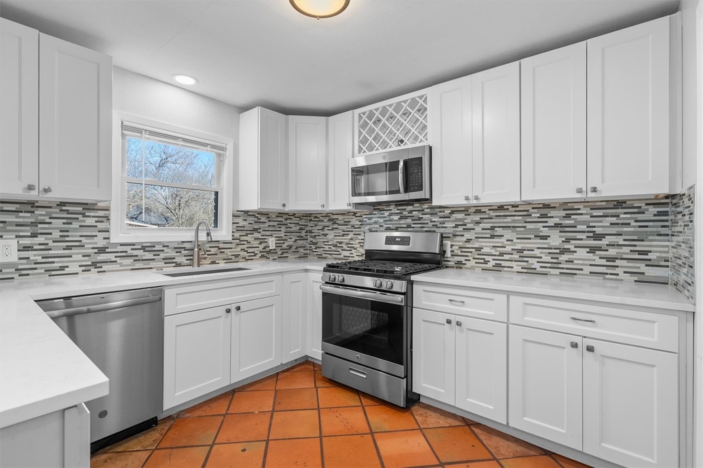 4900 Eastdale Dr - Photo 9