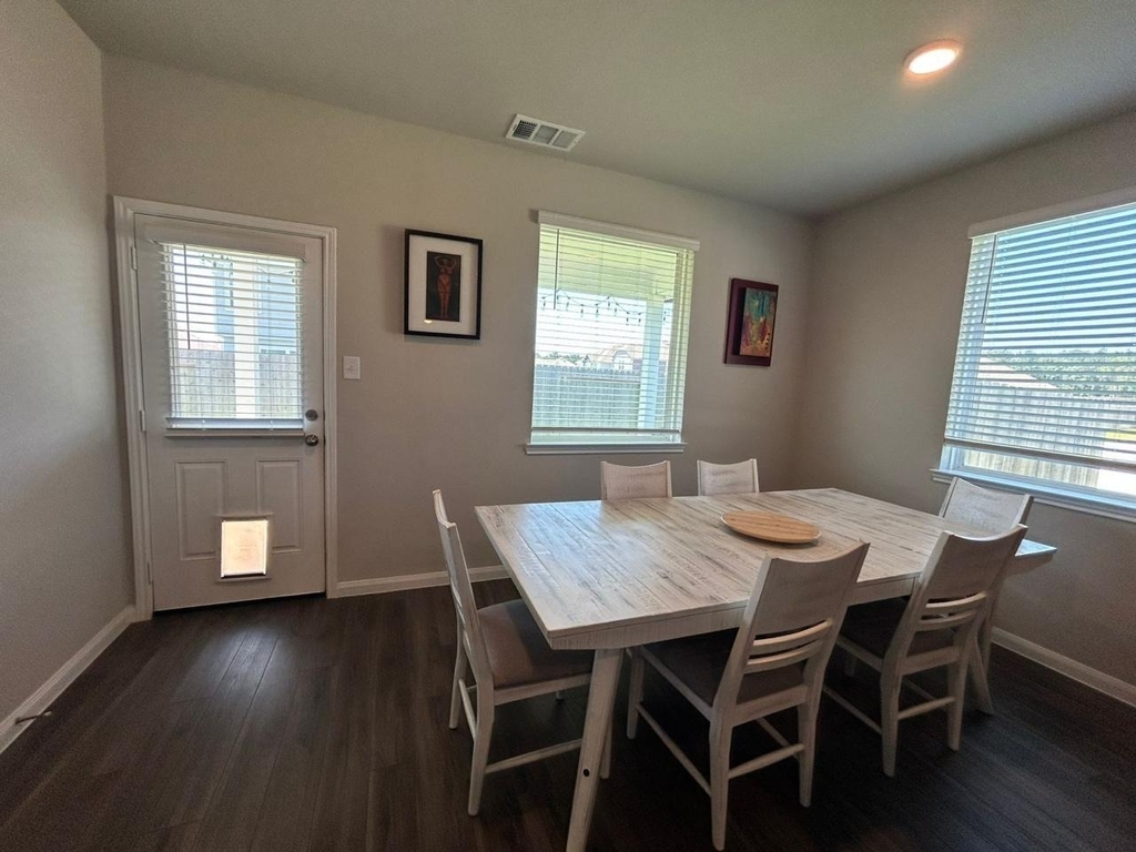 2547 Steelhead Dr - Photo 2