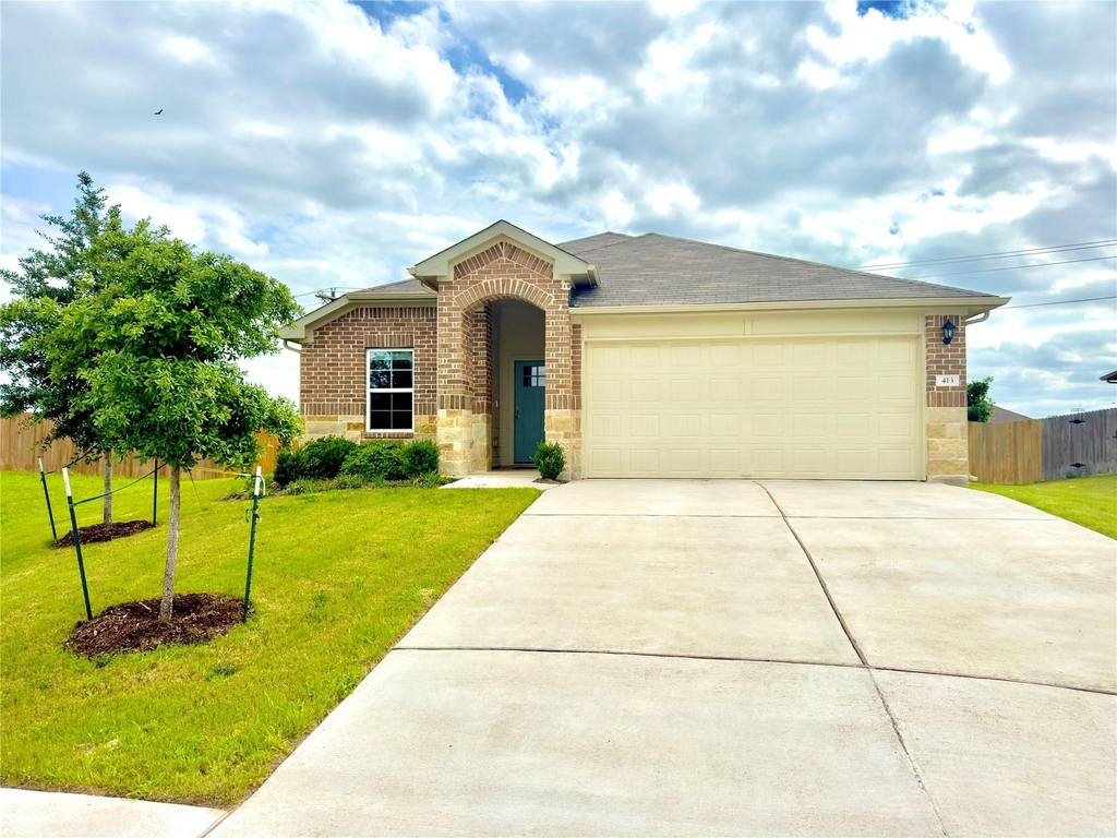 413 Abbey Ln - Photo 0