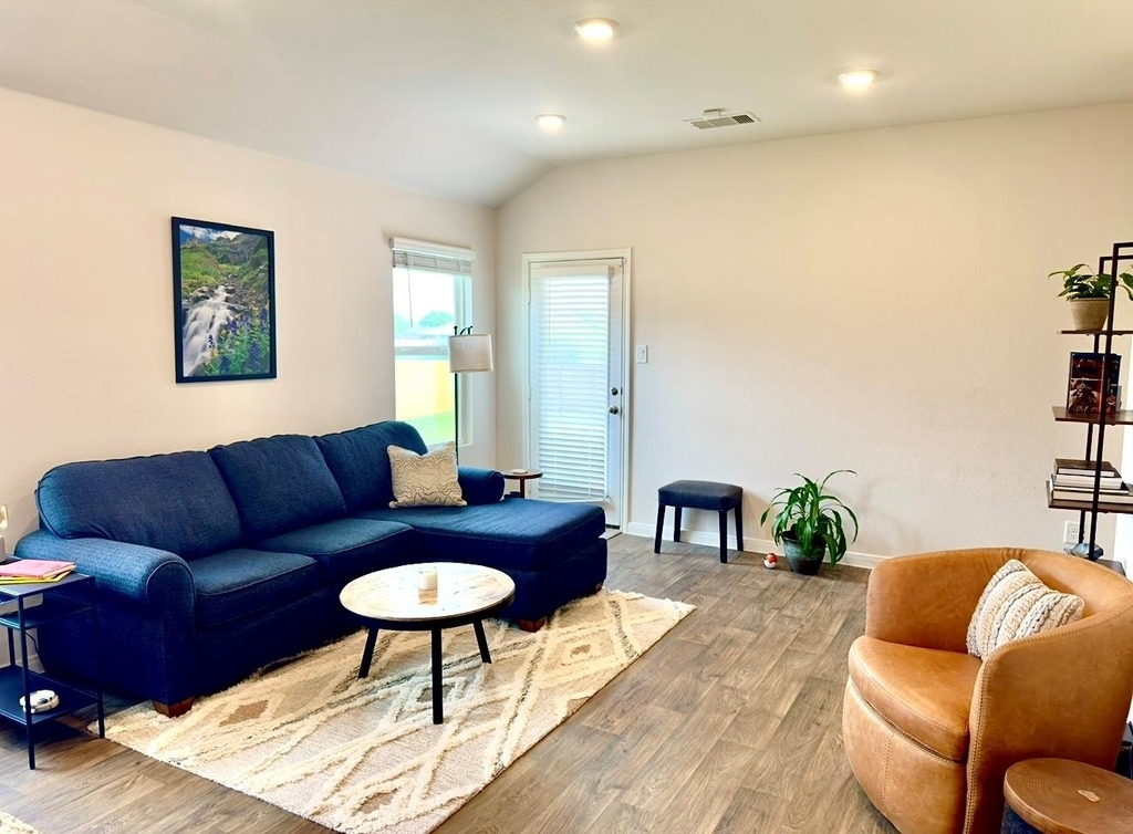 413 Abbey Ln - Photo 4