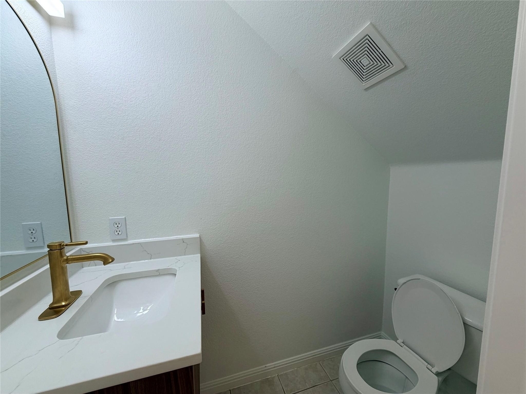 111 N Field St - Photo 1