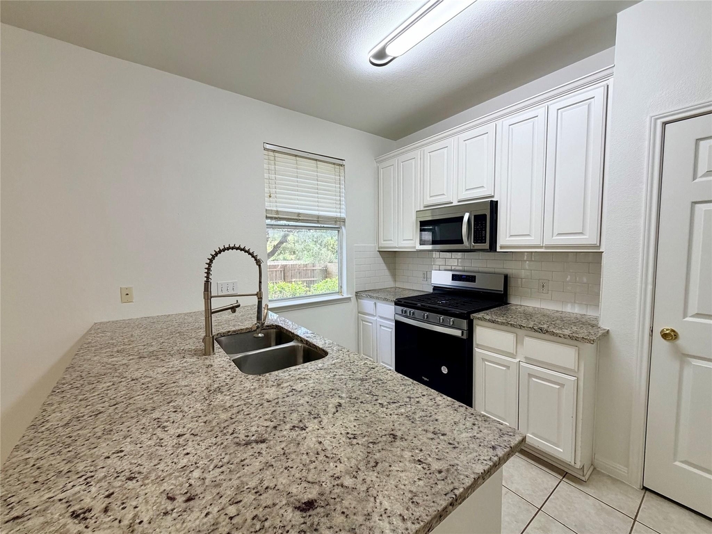 111 N Field St - Photo 2