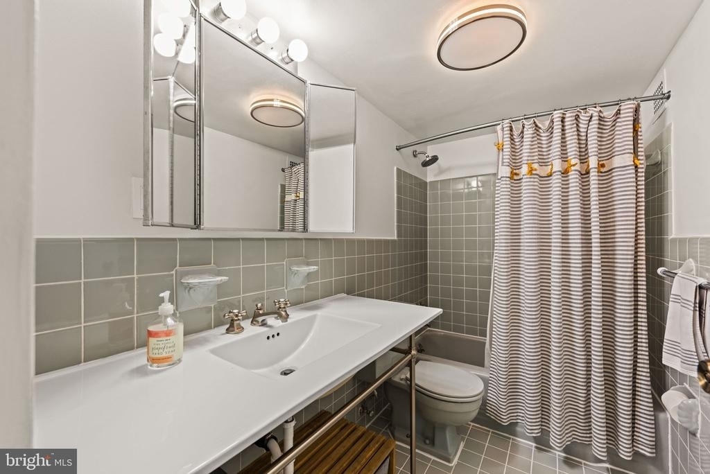 4201 Cathedral Avenue Nw - Photo 16