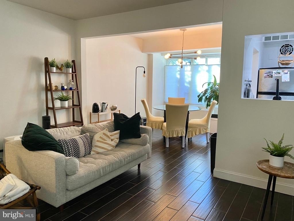 1727 Massachusetts Avenue Nw - Photo 2