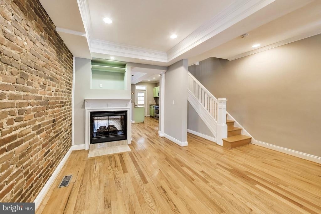 1917 Lincoln Road Ne - Photo 3