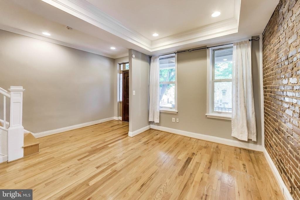 1917 Lincoln Road Ne - Photo 5