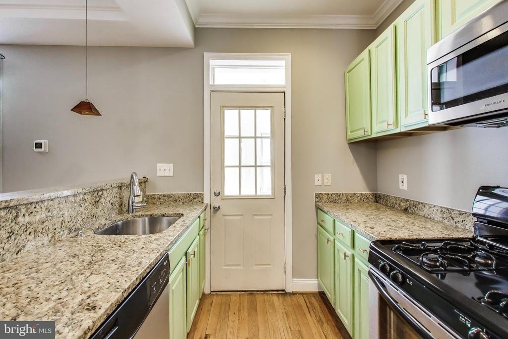 1917 Lincoln Road Ne - Photo 9