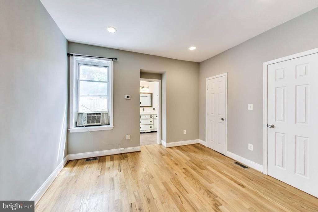 1917 Lincoln Road Ne - Photo 12