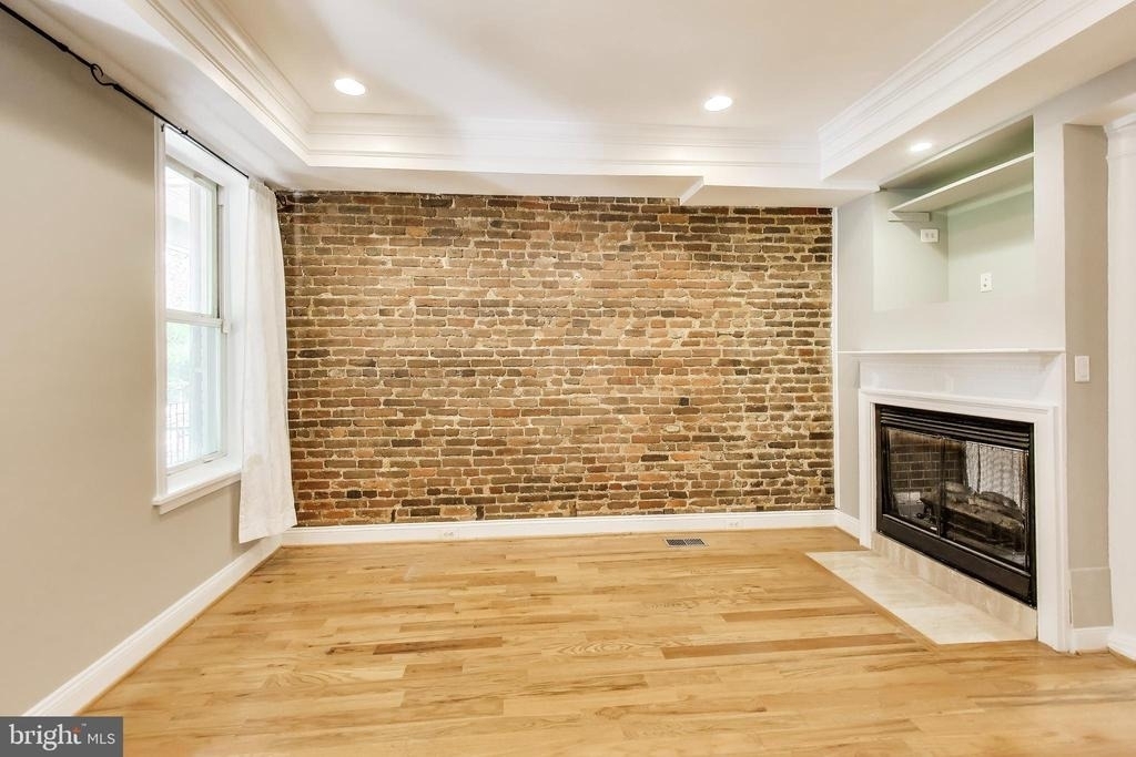 1917 Lincoln Road Ne - Photo 4