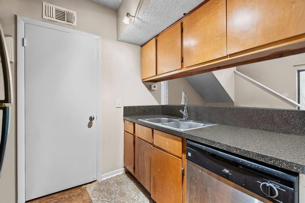 2510 San Gabriel St - Photo 1