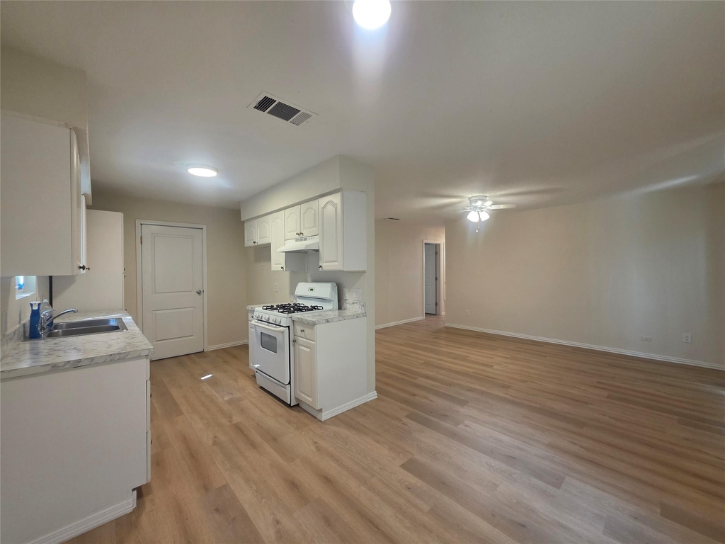 104 E Eggleston St - Photo 3