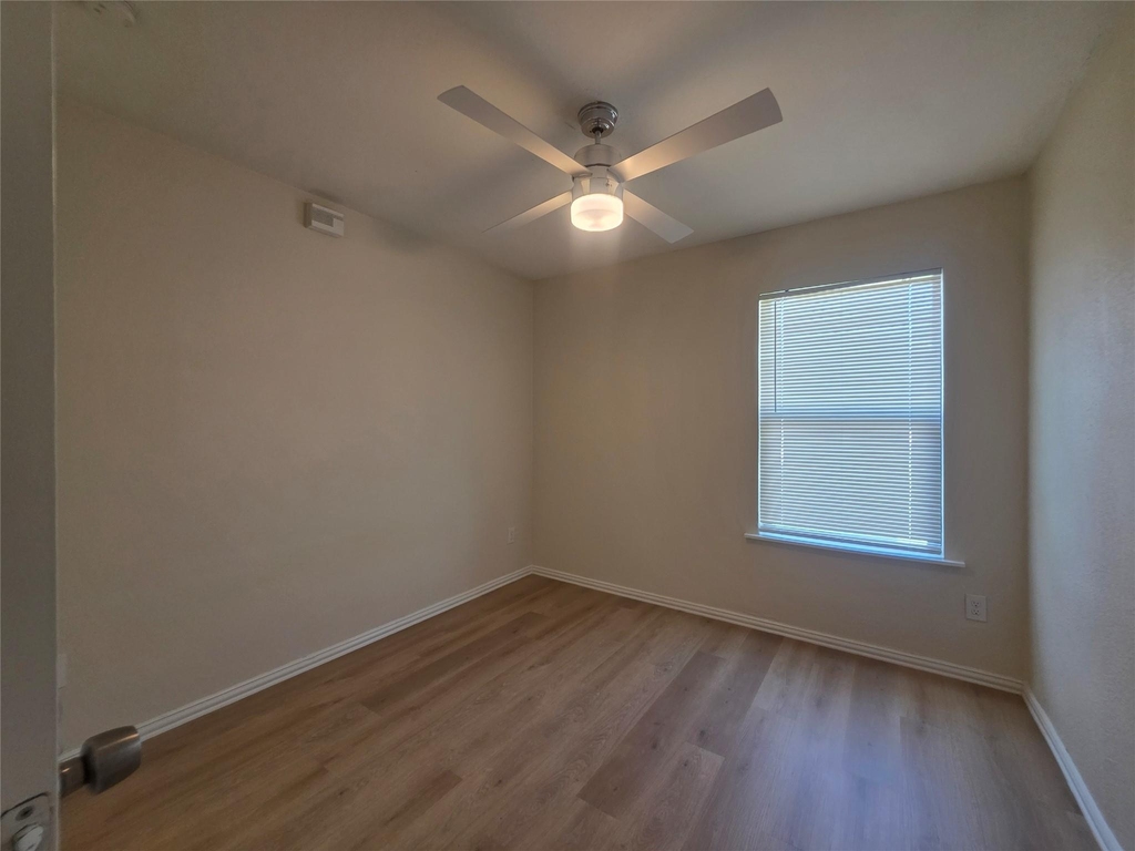 104 E Eggleston St - Photo 8
