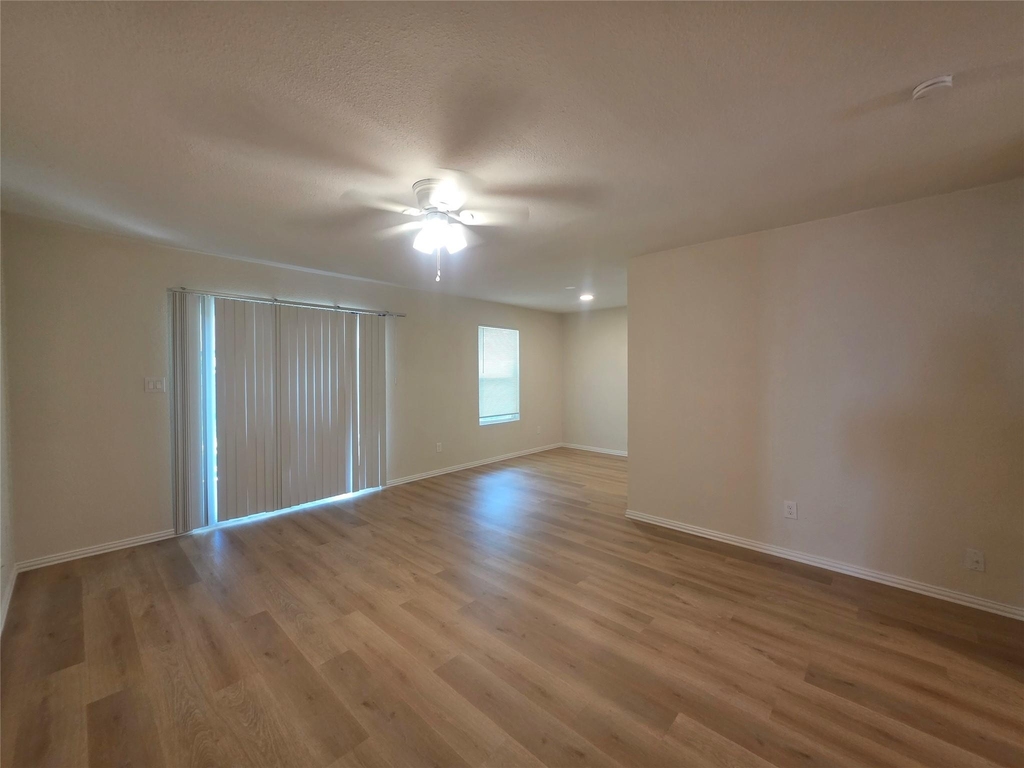 104 E Eggleston St - Photo 2