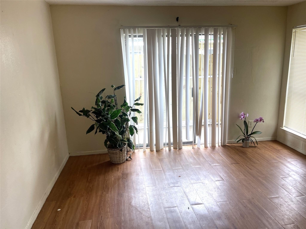 1902 West Loop - Photo 2
