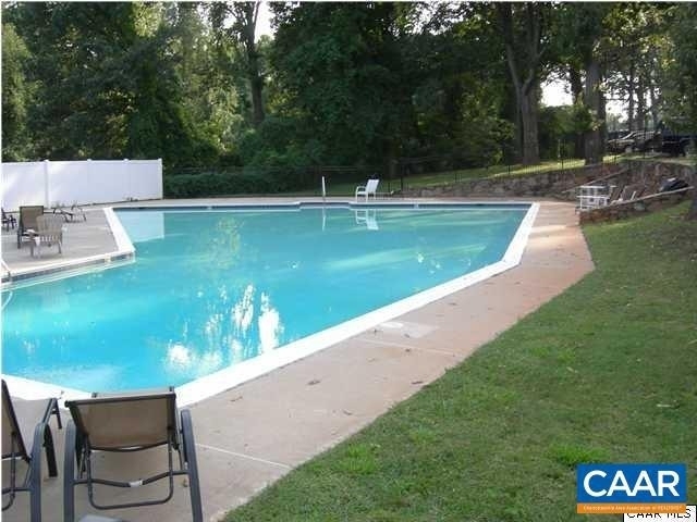 1800 Jefferson Park Ave - Photo 2