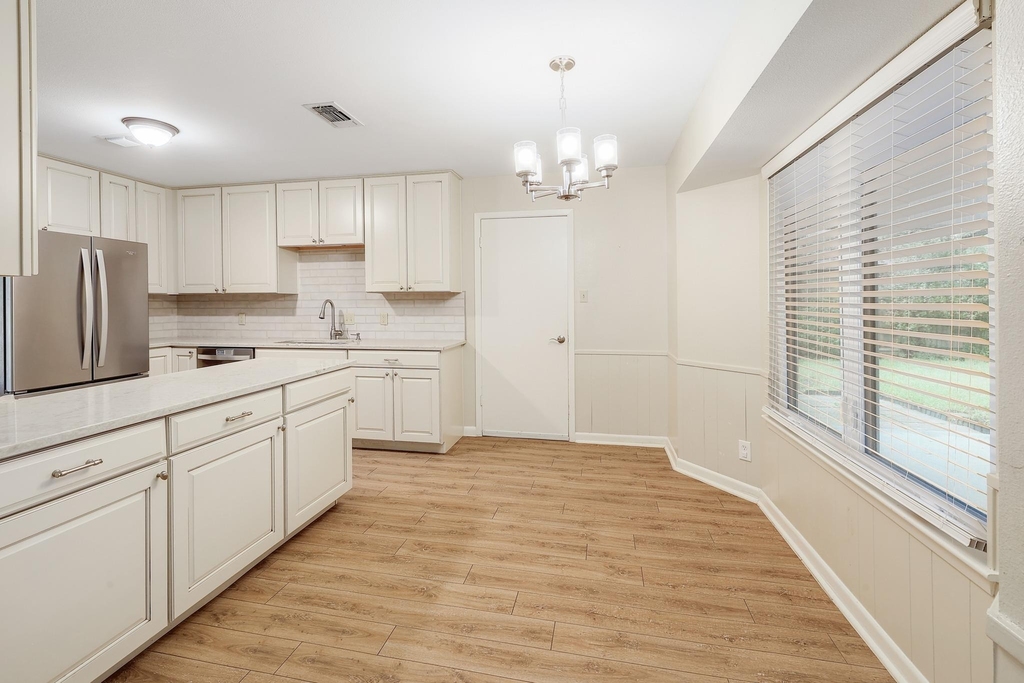 8609 Melshire Dr - Photo 6
